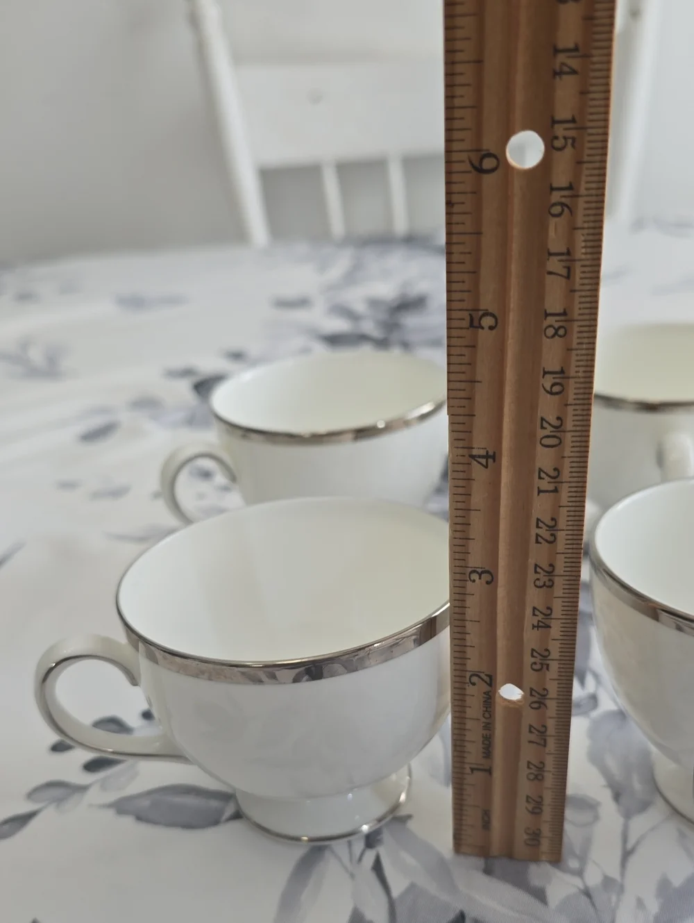 Wedgwood Bone China 4 Cups 4 Saucers Carlyn Made In England White
